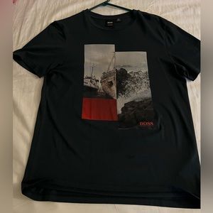 Hugo Boss T-shirt men navy color size Small 100% cotton in very good condition